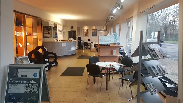Kundenempfang im Autohaus Rheims